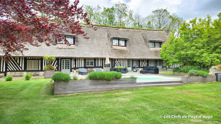 BEUZEVILLE - Chaumière - Piscine Chauffée - Grand jardin - 11 personnes