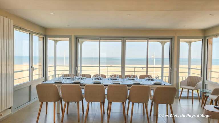 BENERVILLE-SUR-MER / DEAUVILLE - Magnifique maison sur la mer, 14 personnes
